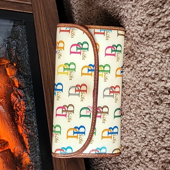 Dooney & Bourke Handbags - Dooney & Bourke 1975 Women’s Wallet dooney and bourke colorful 1975 wallet